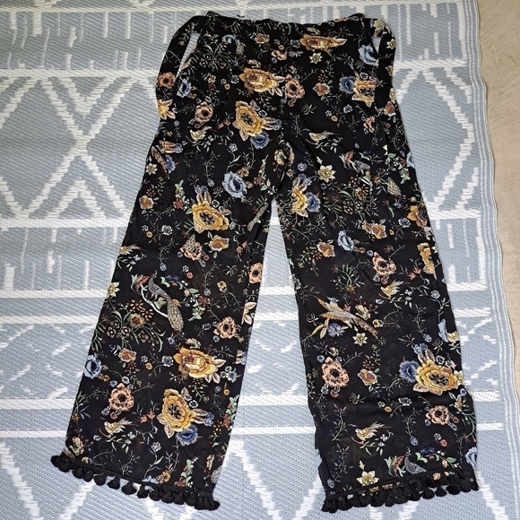 Molly Bracken Tasseled Floral-Print‎ Pants - Picture 3 of 12